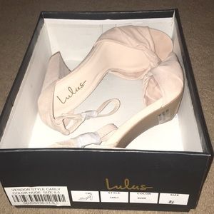Lulus brand new nude chunk heels